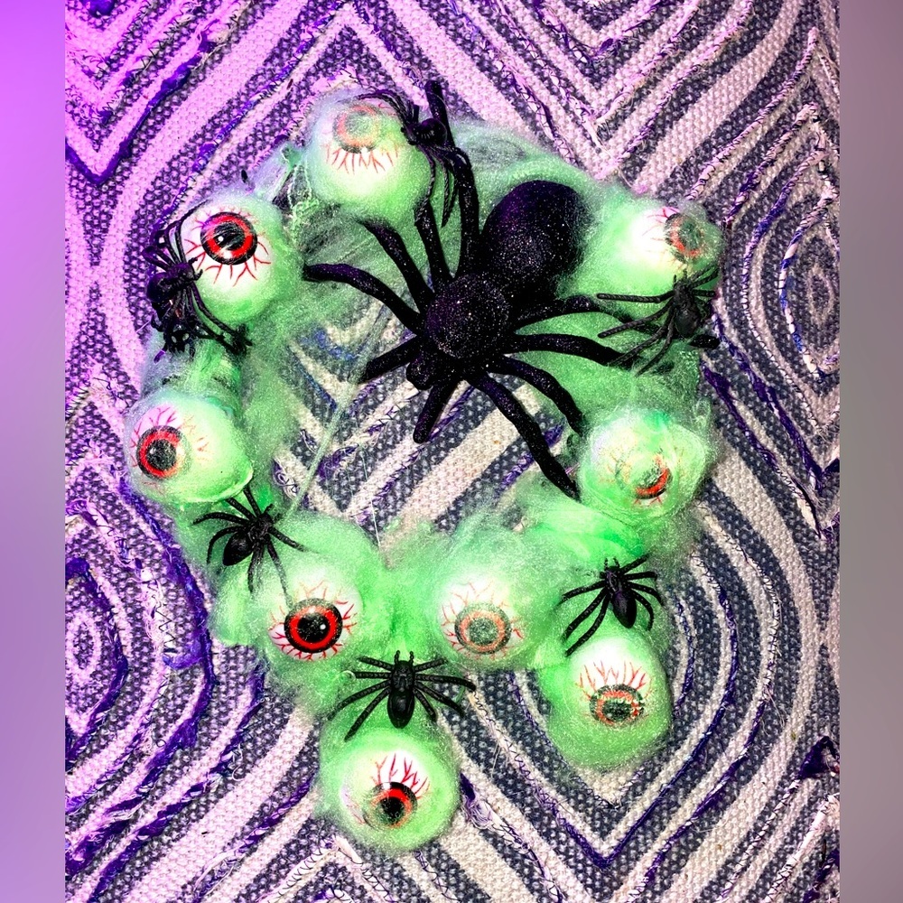Spooky Small Eyeball Spider Handmade Wreath - Glows in Black Light - Goth Decor​